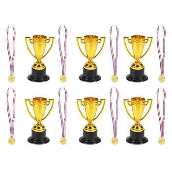 12Pcs Mini Plástico de Ouro, Copos de Recompensa Prêmios que Crianças Pequenas Medalhas Dom Crianças Prêmios Troféu de Ouro (6xTrophies + 6xMedals)